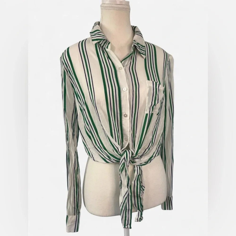 Forever 21 tie front Shirt‎